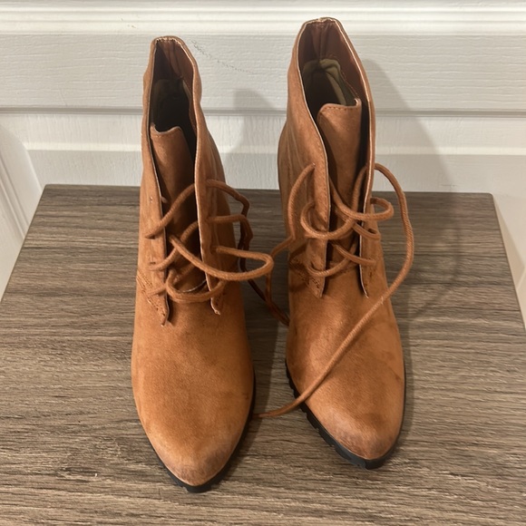 QUIPD WEDGE FAUX SUEDE LACE UP WEDGE ANKLE BOOTIES IN BROWN SIZE 7 - Picture 3 of 8